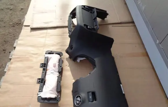 Mercedes-Benz ML W166 Dashboard lower bottom trim panel A1666801687