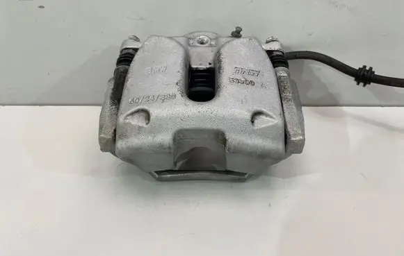 BMW 5 G30 G31 G38 Front brake caliper 6872800