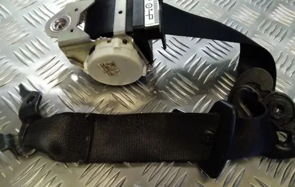 BMW 1 E81 E87 Front seatbelt S17069955
