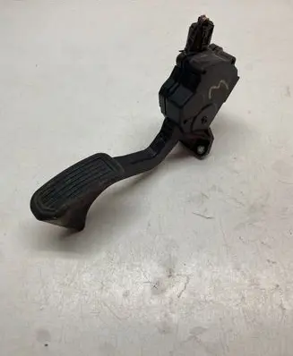 Toyota RAV 4 (XA40) Accelerator throttle pedal 7811042040 1988008942 12R02E00084