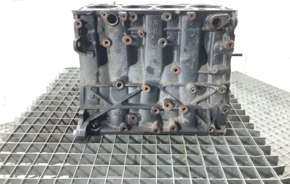 Seat Leon (5F) Engine block 04L023A