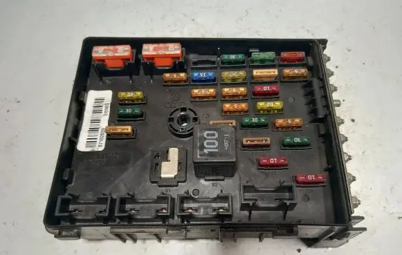 Volkswagen PASSAT B6 Fuse box set 3C0937125 63592777