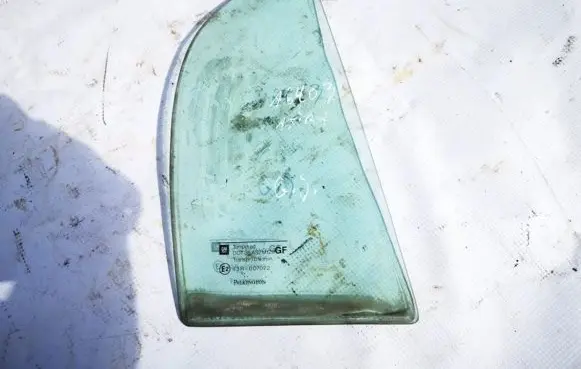 Opel Astra G Rear vent window glass 
