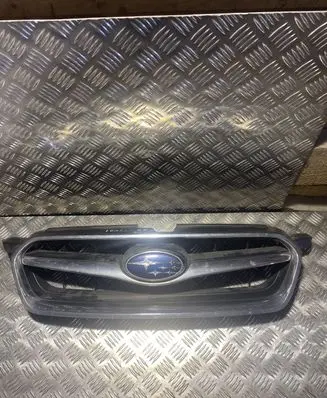 Subaru Legacy Front bumper upper radiator grill