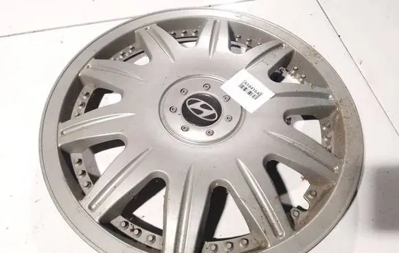 Hyundai Tiburon R16 wheel hub/cap/trim cc24 cc-24