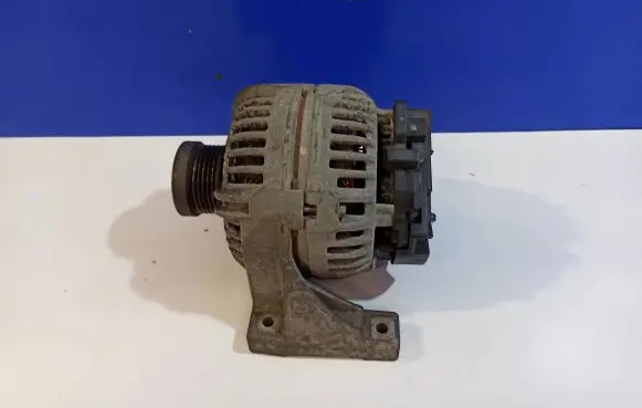 Volvo XC90 Generator/alternator 30667787 0124525060