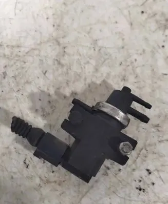 Volkswagen Touareg I Turbo solenoid valve 1J0906627 72290320