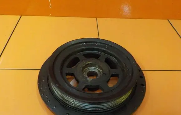 Audi A3 S3 8P Timing belt tensioner pulley 022105243