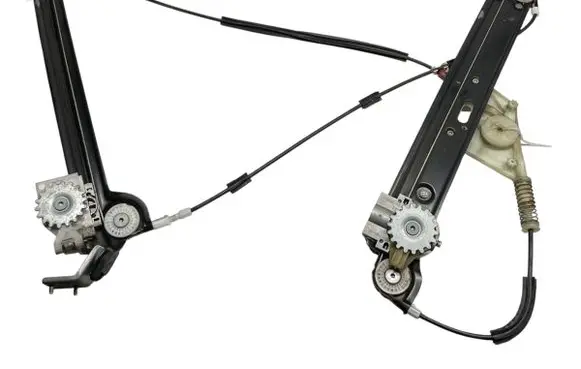 BMW 1 E82 E88 Front door electric window regulator 7165582 06047300259