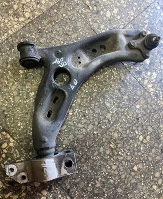 Volkswagen PASSAT B7 Front lower control arm/wishbone 