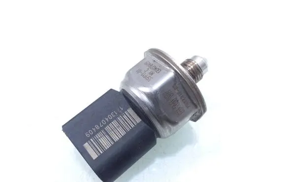 BMW 1 F20 F21 Fuel pressure sensor 7537319