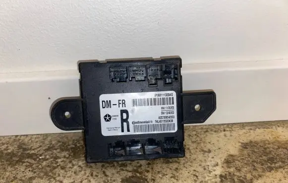 Jeep Cherokee Door control unit/module 68111320AG P68111320AG