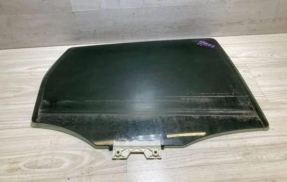 Rear door window glass
