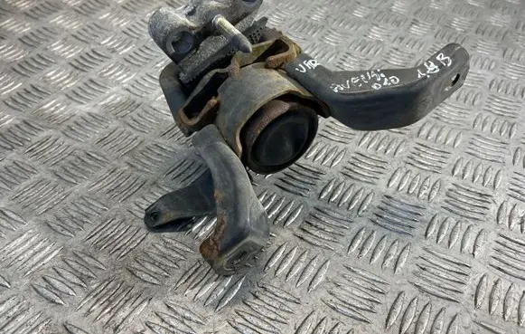 Toyota Avensis T270 Engine mount bracket