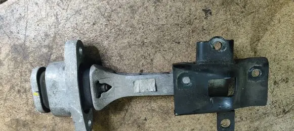 Hyundai ix35 Engine mount bracket 219692S000