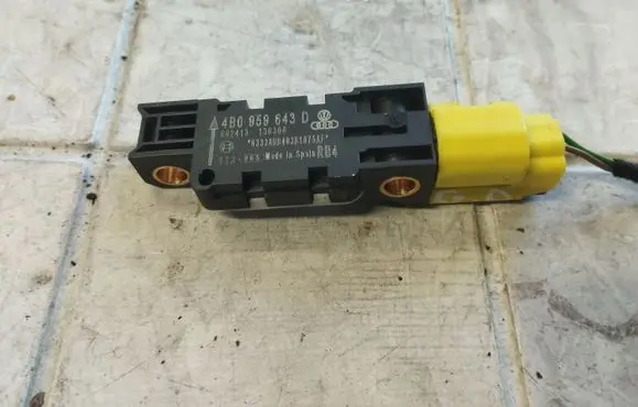 Audi A3 S3 8P Airbag deployment crash/impact sensor 4B0959643D 602413 130308