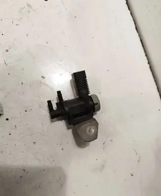 Volkswagen Golf V Turbo solenoid valve 1K0906283A