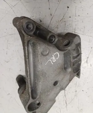 Volkswagen PASSAT B8 Engine mounting bracket 04L199207