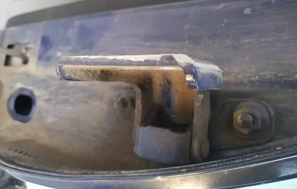 Dacia Sandero Rear door lower hinge
