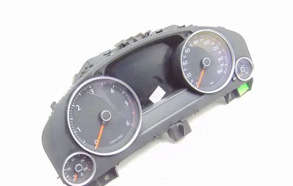 Volkswagen Touareg II Speedometer (instrument cluster) 7P6920983R