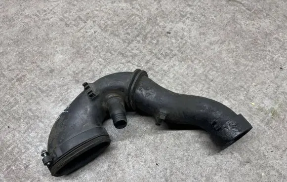 BMW X6 E71 Turbo air intake inlet pipe/hose 7794172 58300015 446237606