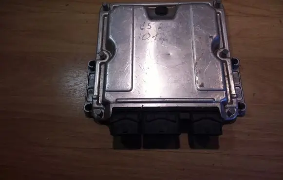 Citroen C5 Engine control unit/module 0281010808