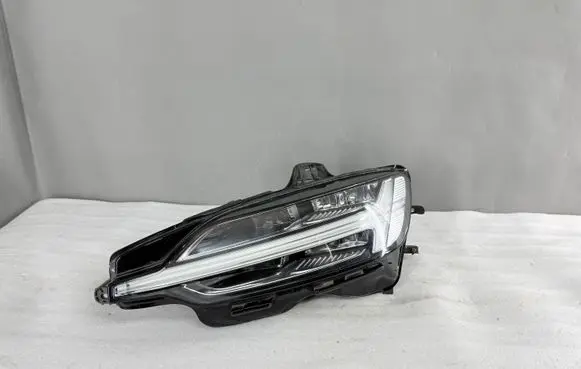 Volvo V60 Headlight/headlamp 32404679