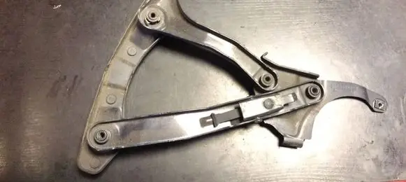 Mercedes-Benz C W202 Engine bonnet/hood hinges 2028800128