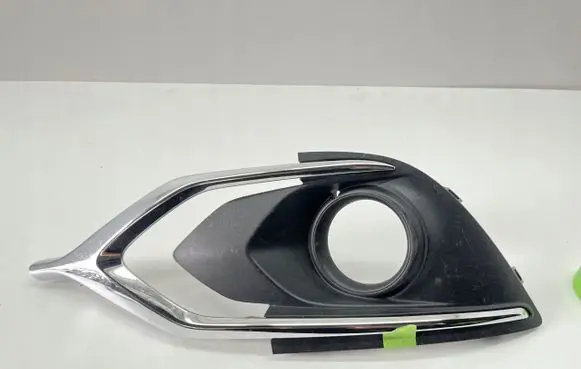 Mitsubishi Space Star Front fog light trim/grill 6402A392