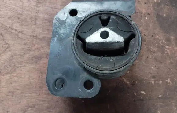 Dodge Durango I Engine mount bracket 52020420AA