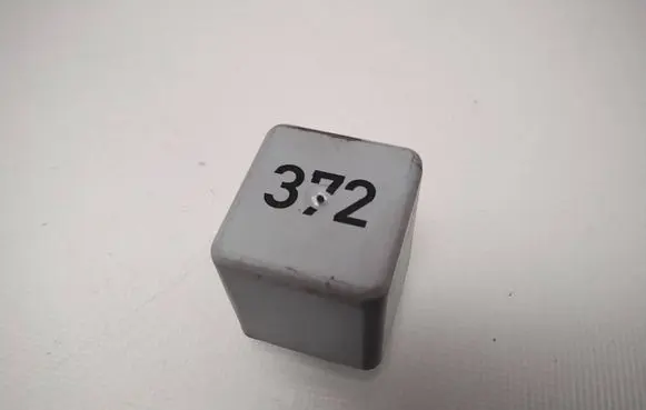 Volkswagen PASSAT B5 Other relay 4D0951253 899309000