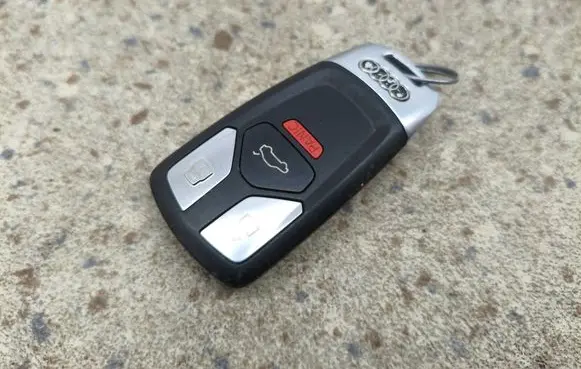 Audi Q7 4M Ignition key/card 