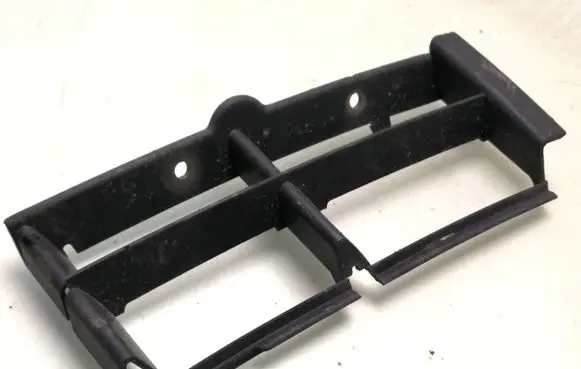 BMW 5 E39 Front bumper lower grill 8235673