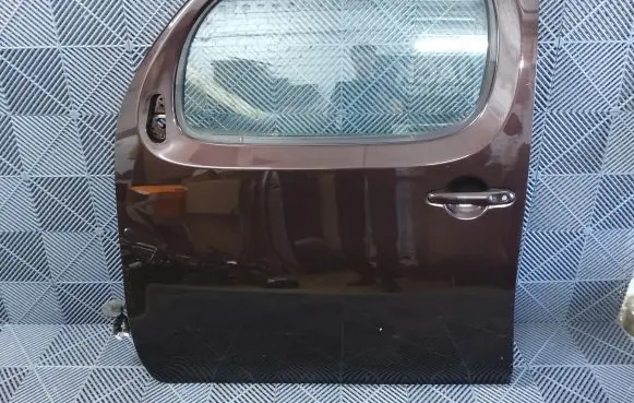 Nissan Cube Z12 Front door