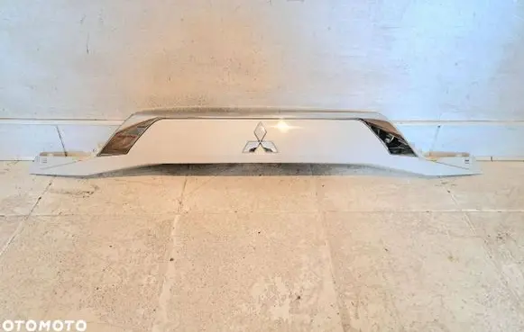 Mitsubishi Outlander Trunk door license plate light bar 5817a265-02