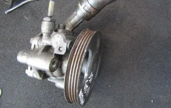 Mazda 323 Power steering pump