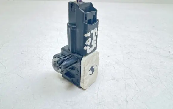 Ford Fusion II Airbag deployment crash/impact sensor CM5T14B006AA 150329402 C83HA