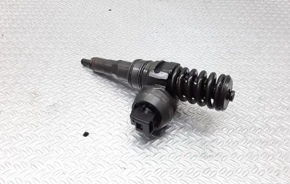 Skoda Octavia Mk2 (1Z) Fuel injector 038130073AG