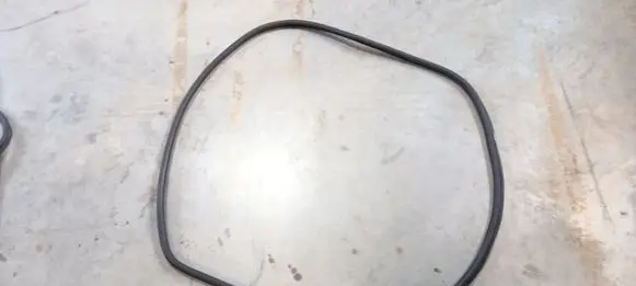 Volkswagen Touran II Front door rubber seal 1T0867913