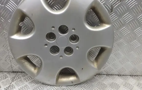Chrysler PT Cruiser R16 wheel hub/cap/trim 05272360AA