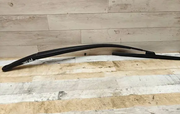 Honda CR-V Front wiper blade arm