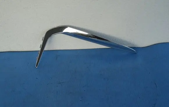 Front bumper splitter molding
