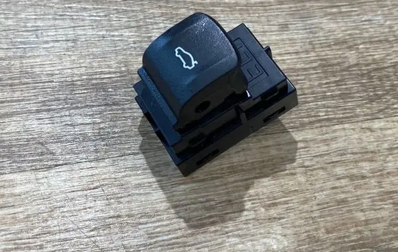 BMW 4 G22 G23 G24 G26 Tailgate opening switch 9327029 250421 L1AB01330