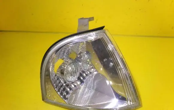 Skoda Octavia Mk1 (1U) Front indicator light YU3X13368AB YU3X13K384AB