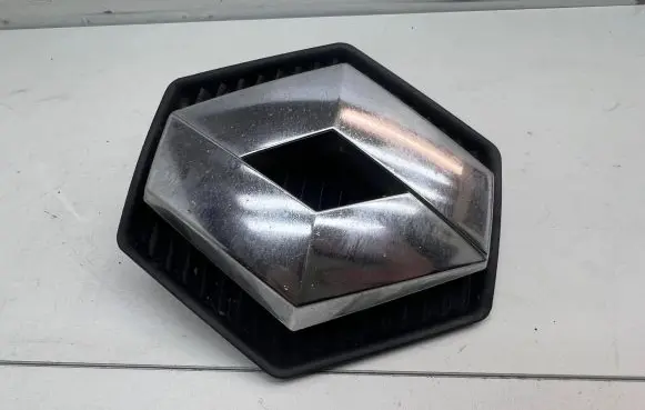Renault Vel Satis Manufacturer badge logo/emblem N8063