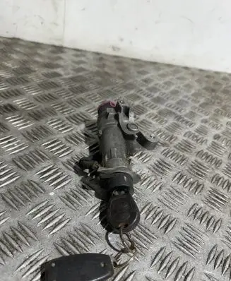Volkswagen Golf IV Ignition lock 4B0905851C