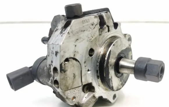 BMW 5 E60 E61 Fuel injection high pressure pump 7788670 037295 0445010045