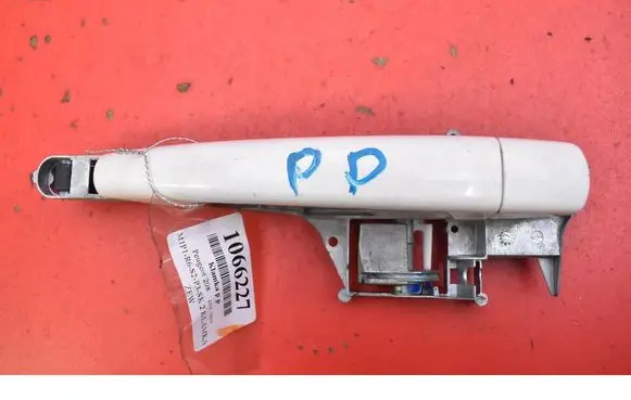 Peugeot 208 I Front door exterior handle 9680168580