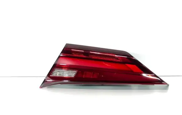 BMW 1 F40 Rear/tail lights 647754