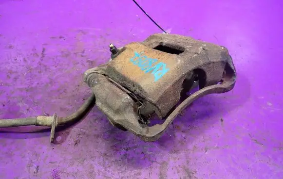 Honda CR-V Front brake caliper